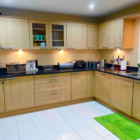 Luxurious Executive 4 Bedroom Whole Home | For 10 เฮนโซล ภายนอก รูปภาพ