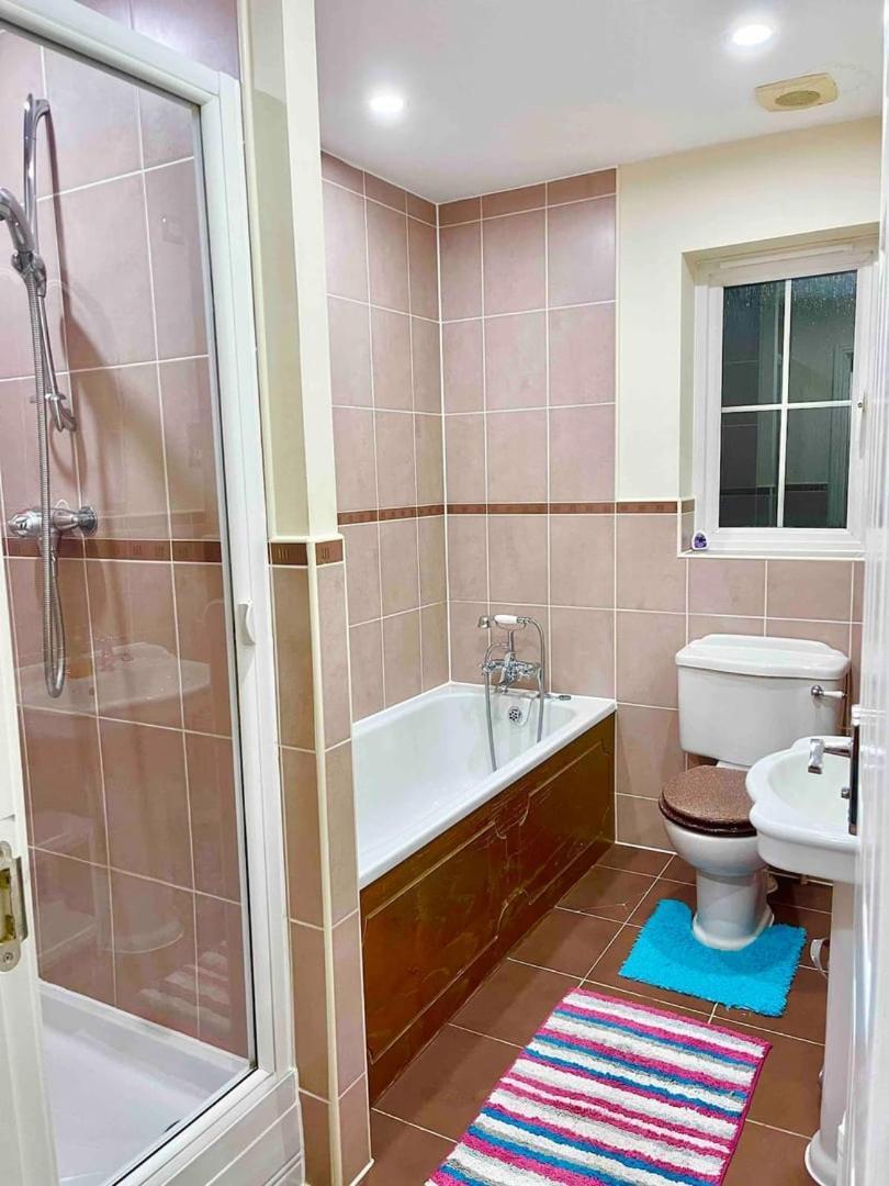 Luxurious Executive 4 Bedroom Whole Home | For 10 เฮนโซล ภายนอก รูปภาพ
